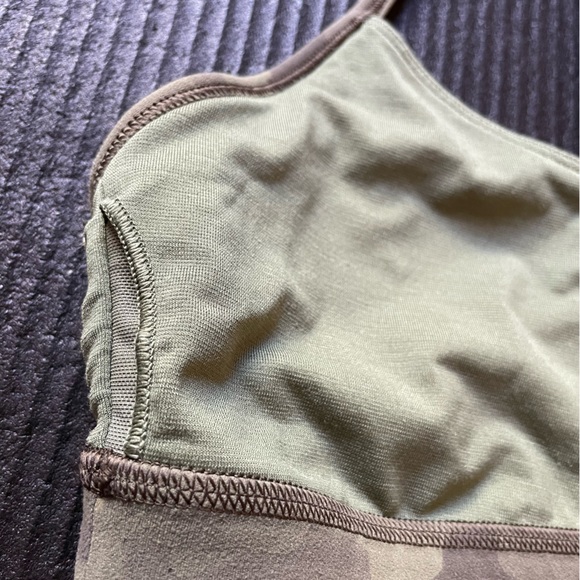 Lululemon Flow Y Bra Size 8 Light Support Nulu Camo Print A–C Cups - Picture 9 of 9